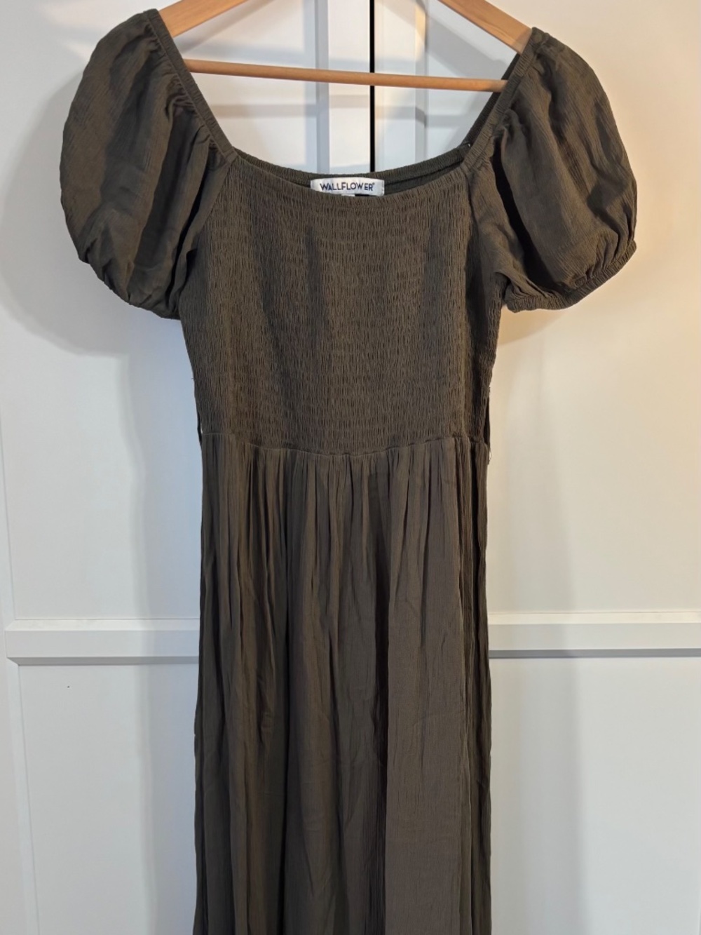WallFlower Olive Green Smocked Maxi Dress – Size Medium – Puff Sleeve Boho Cotta